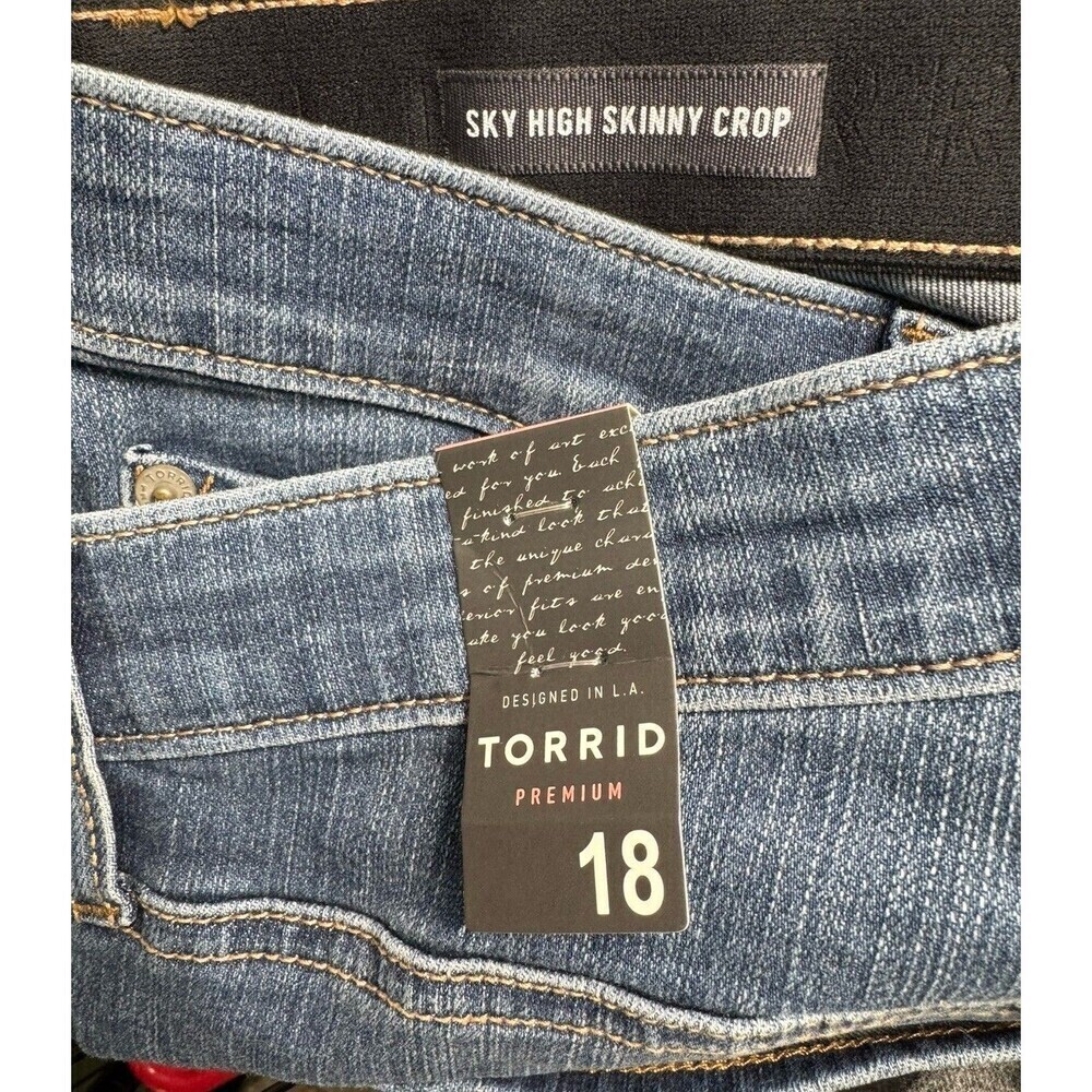Torrid Sky High Skinny Crop Jeans Womens 18 Blue Distressed Raw Brighton Hem NEW - Picture 5 of 9